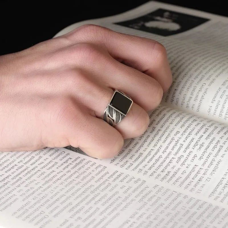 Black Rosy Rings