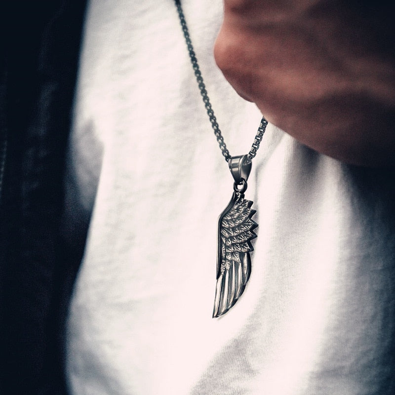 Fashion Feather Pendant Necklace