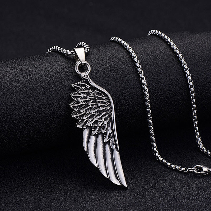 Fashion Feather Pendant Necklace
