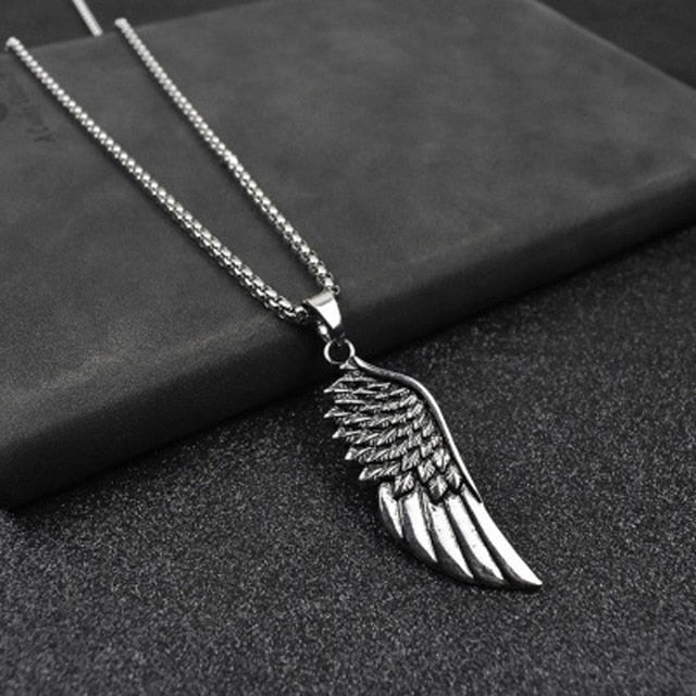Fashion Feather Pendant Necklace